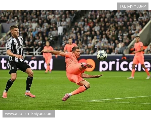 巴萨边路低传撕裂防线，莱万门前补射定格比分